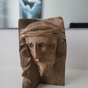 Hand Carved Wooden Panel depicting Jesus Christ With A Crown Of Thorns. 4 X 7 In